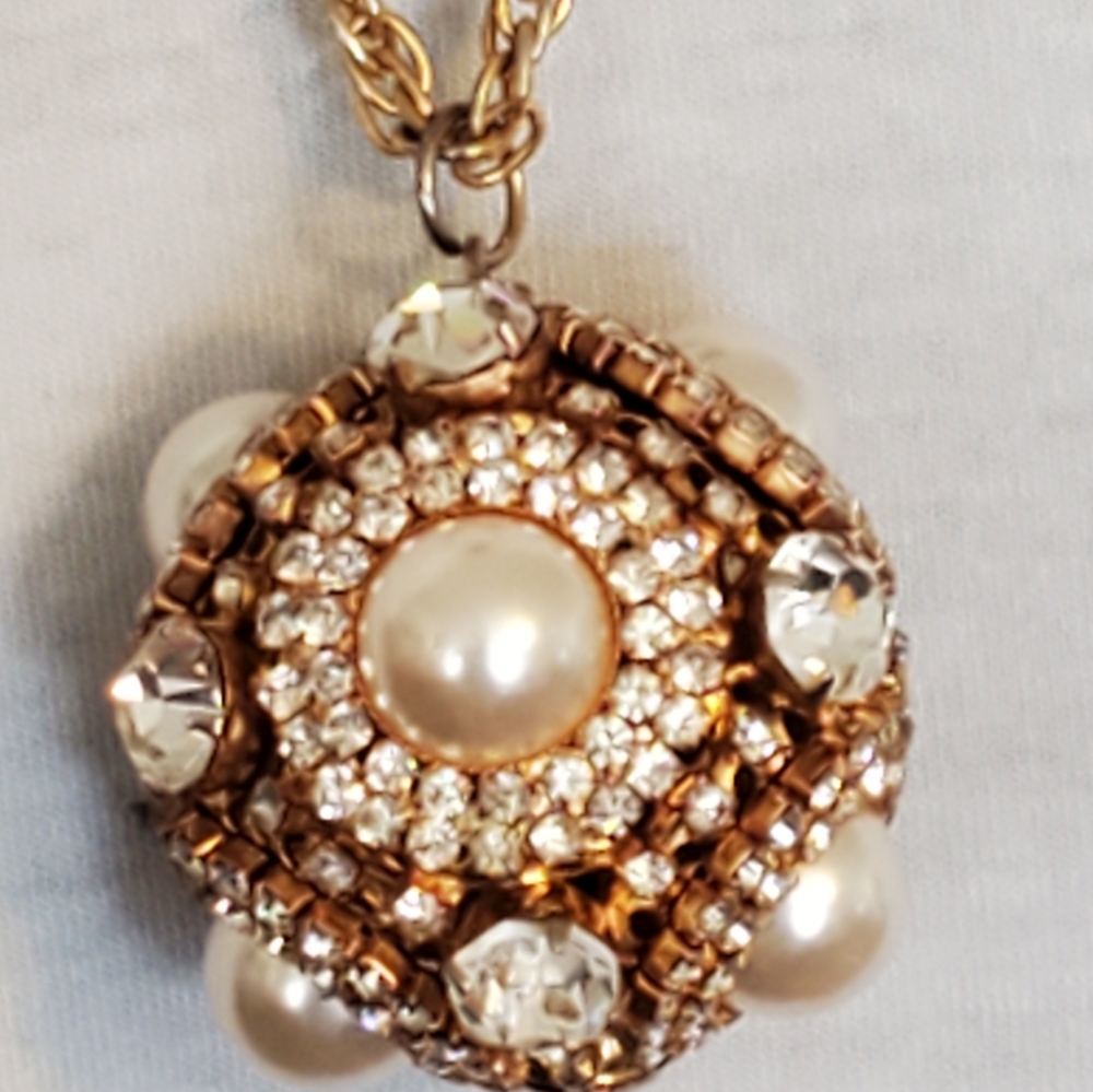 Vintage goldtone rope chain necklace with disco ball pendant pearls, rhinestones